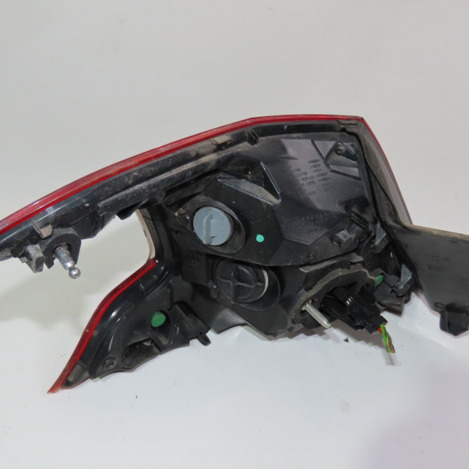 Feu arrière droit occasion  Peugeot 308 II (LB_, LP_, LW_, LH_, L3_) 1.6 thp 125 (2013-2021)   9677817580  3