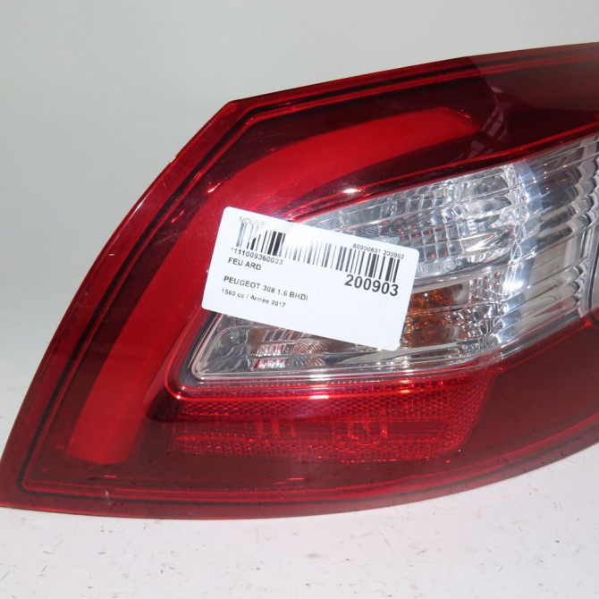 Feu arrière droit occasion  Peugeot 308 II (LB_, LP_, LW_, LH_, L3_) 1.6 bluehdi 120 (2013-2021)   9677817580  1