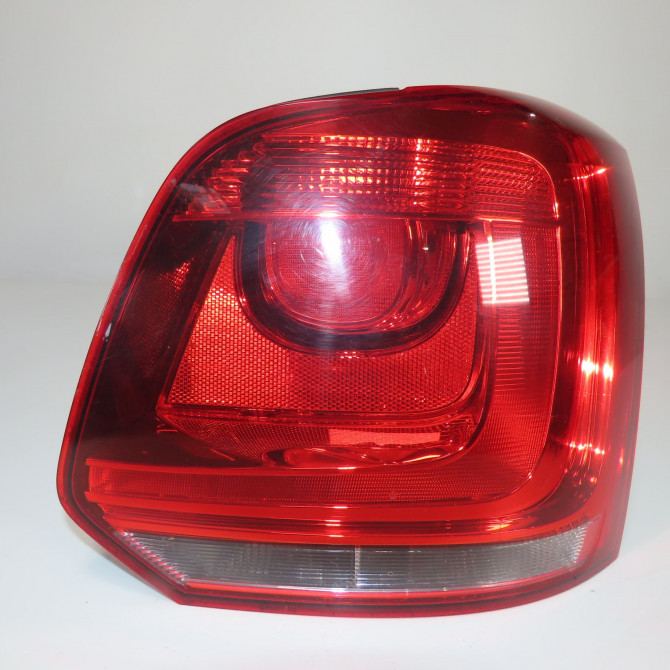 Feu arrière droit occasion  Volkswagen vw POLO V (6R1, 6C1) 1.6 tdi (2009) 5 portes   6R0945096AH  1