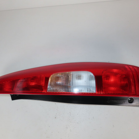 Feu arrière droit occasion  Mitsubishi COLT VI (Z3_A, Z2_A) 1.5 di-d (z39a) (2004-2012)   8330A234 