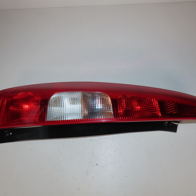 Feu arrière gauche occasion  Mitsubishi COLT VI (Z3_A, Z2_A) 1.5 di-d (z39a) (2004-2012)   8330A233  1