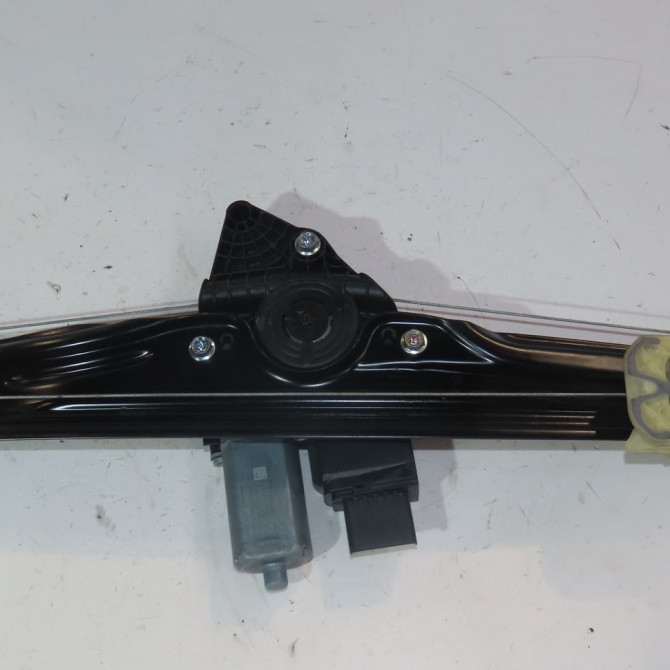 Mecanisme + moteur lève-glace avant droit occasion  Citroën C3 AIRCROSS II (2R_, 2C_) 1.2 puretech 110 (2rhnzb, 2rhnzw, 2rhnpx, 2rhnpj) (2017)   YQ00778380  1