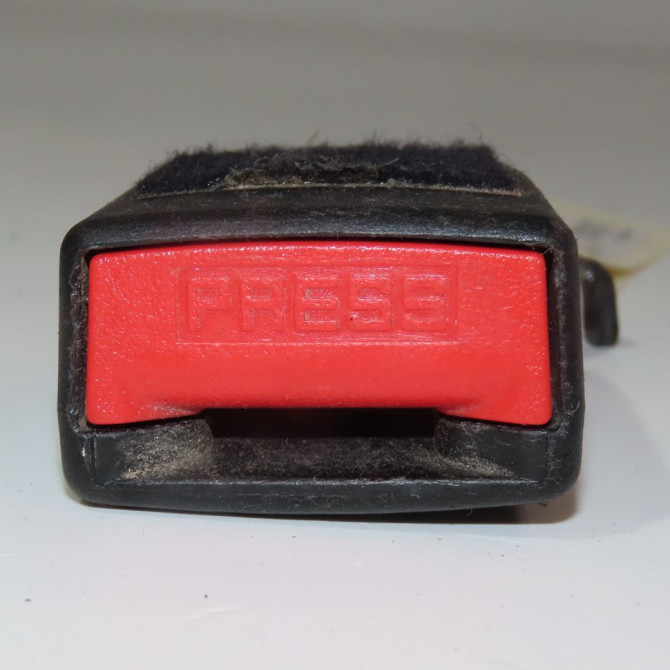 Ancrage ceinture arrière droit occasion  Peugeot PARTNER TEPEE 1.6 hdi 90 (2010)   8975Z2  1