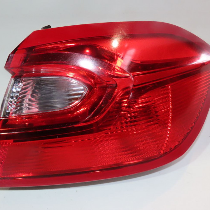 Feu arrière droit occasion  Ford FIESTA VII (HJ, HF) 1.5 tdci (2017)   2527135  1