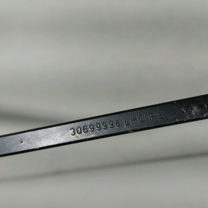 Bras essuie-glace avant droit occasion  Volvo V50 (545) 2.0 d (2004-2010)   31253999  2