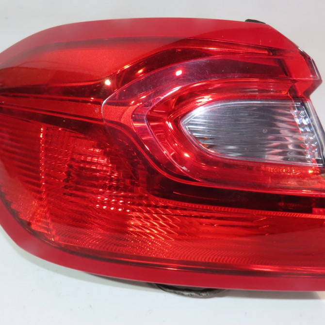 Feu arrière gauche occasion  Ford FIESTA VII (HJ, HF) 1.5 tdci (2017)   2527137  1