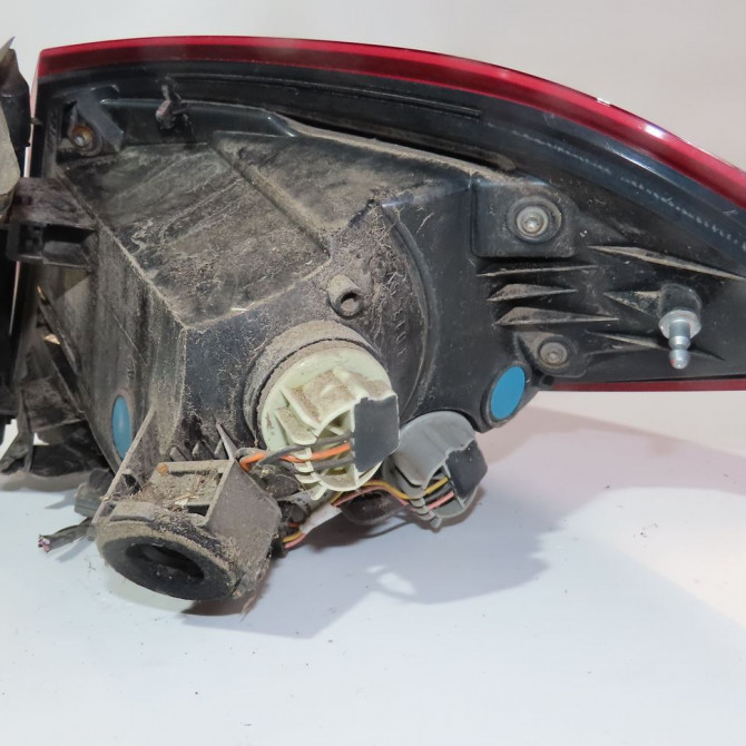 Feu arrière gauche occasion  Ford FIESTA VII (HJ, HF) 1.5 tdci (2017)   2527137  2