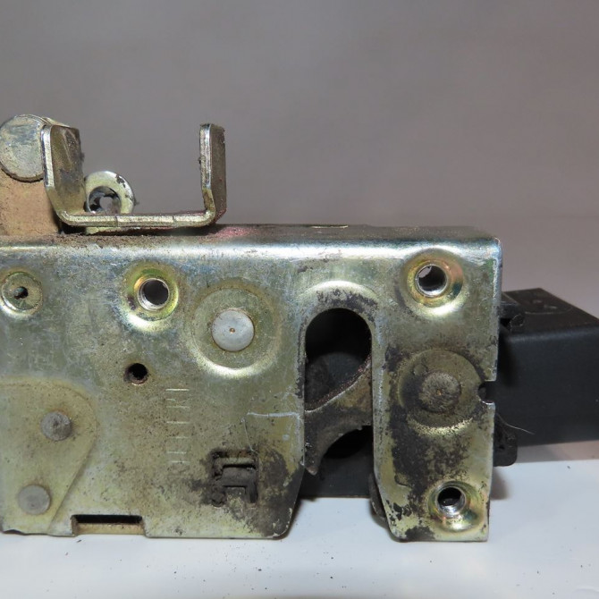 Serrure porte avd occasion  Citroën SAXO (S0, S1) 1.1 x, sx (1996-2003) 5 portes   913687  1