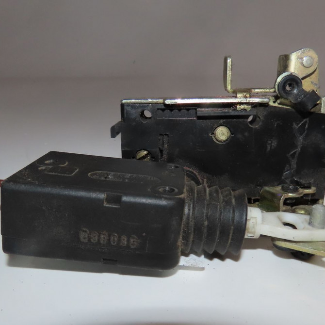 Serrure porte avd occasion  Citroën SAXO (S0, S1) 1.1 x, sx (1996-2003) 5 portes   913687  2