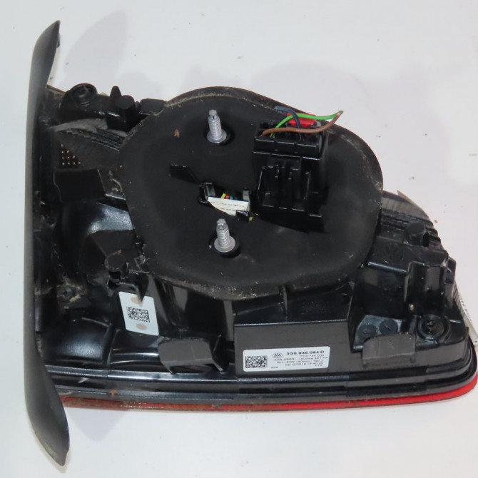 Feu arrière intérieur droit occasion  Volkswagen vw PASSAT B8 (3G2, CB2) 1.6 tdi (2014)   3G5945094D  2