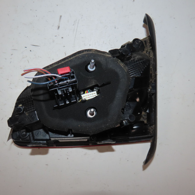 Feu arrière interieur gauche occasion  Volkswagen vw PASSAT B8 (3G2, CB2) 1.6 tdi (2014)   3G5945093D  3