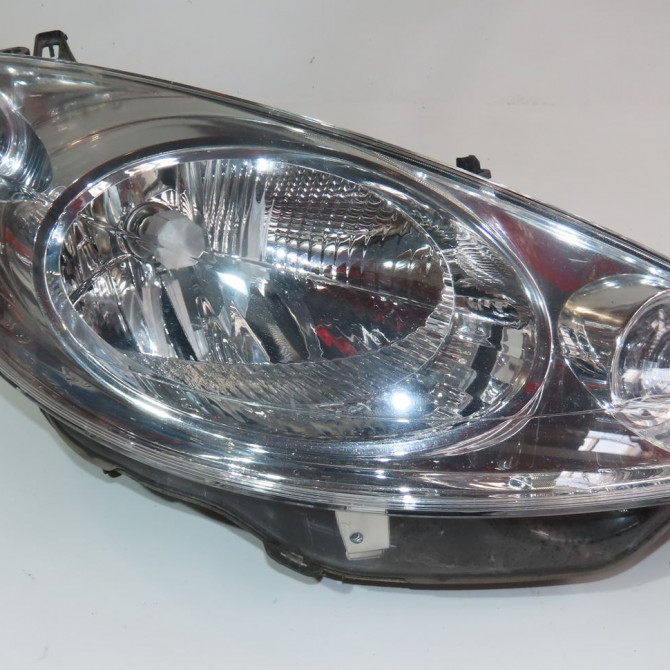 Phare droit occasion  Peugeot 1007 (KM_) 1.4 hdi (2005)   620649  1