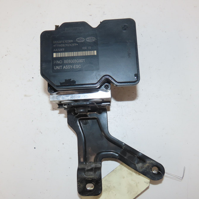 Unité hydraulique ABS occasion  Kia RIO III (UB) 1.25 cvvt (2011-2017)   589201W500  3