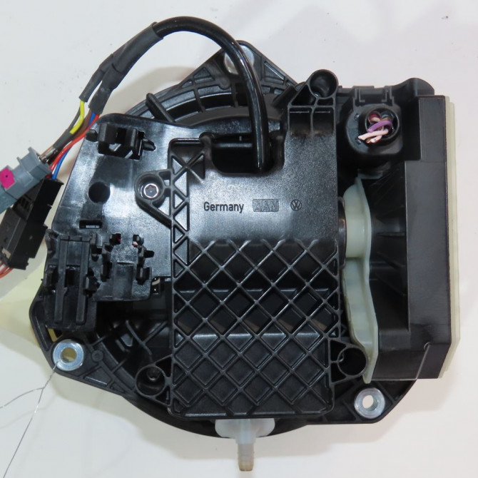 Poignee ext hayon occasion  Volkswagen vw PASSAT B8 (3G2, CB2) 1.6 tdi (2014)   3G0827469CDFOD  2