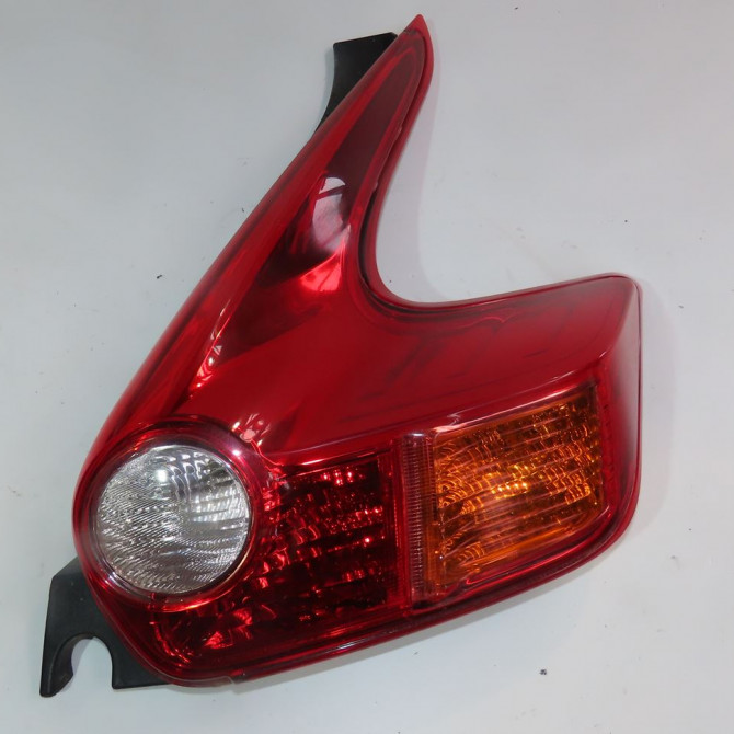 Feu arrière droit occasion  Nissan JUKE (F15) 1.5 dci (2010) 5 portes   265501KA0B  1
