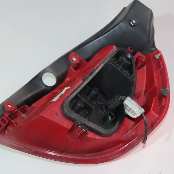 Feu arrière gauche occasion  Renault CLIO III (BR0/1, CR0/1) 1.5 dci (c/br0g, c/br1g) (2005-2012) 5 portes   8200886944  4
