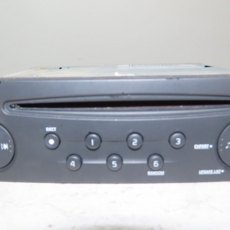 Autoradio occasion  Renault CLIO II (BB_, CB_) 1.2 16v (bb05, bb0w, bb11, bb27, bb2t, bb2u, bb2v, cb05,... (2001-2016) 3 portes   8200633621 