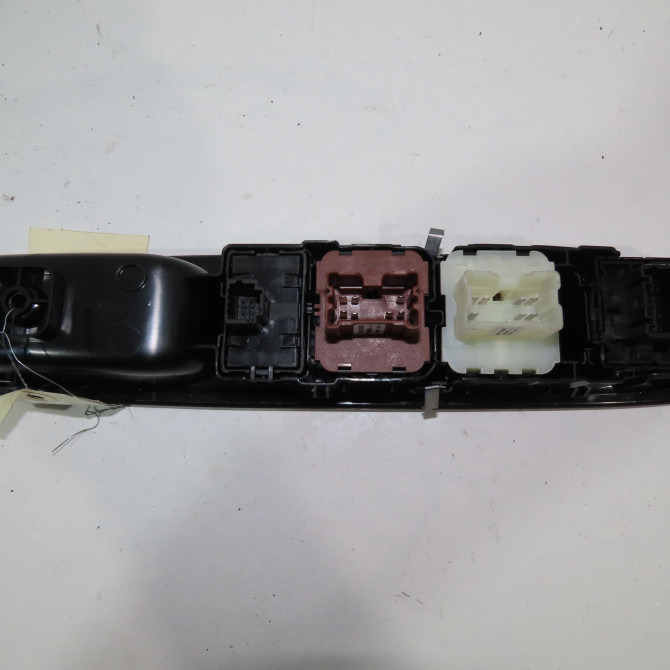 Commande lève-glace porte avant gauche occasion  Dacia SANDERO III Liberty 125 i.e. (m73) (2012)   254114238R  2