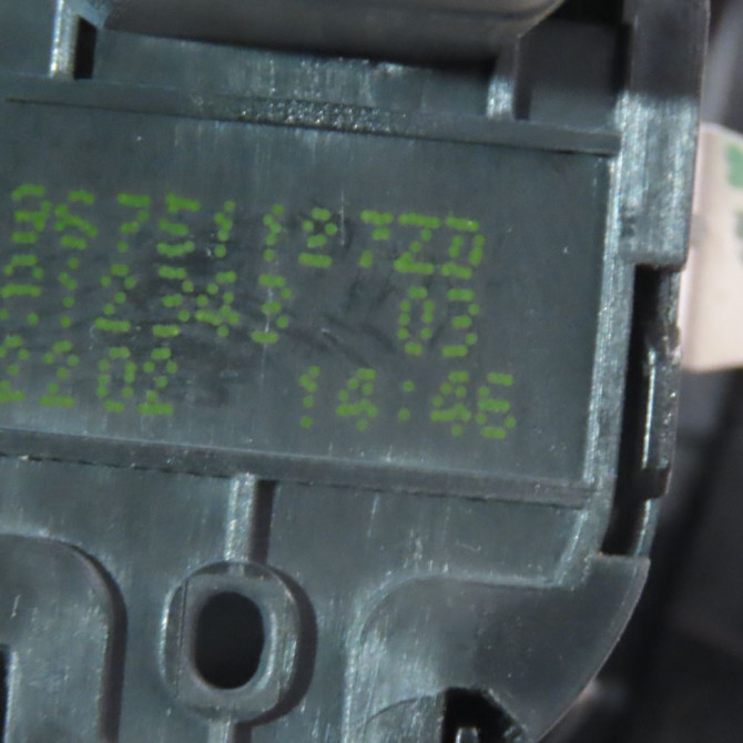 Commande lève-glace porte avant gauche occasion  Peugeot 208 I (CA_, CC_) 1.4 hdi (2012) 3 portes   96751127ZD  3