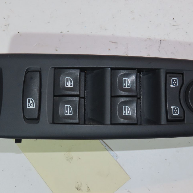 Commande lève-glace porte avant gauche occasion  Renault LATITUDE (L70_) 2.0 dci 150 (l70h) (2011)   809617391R  1