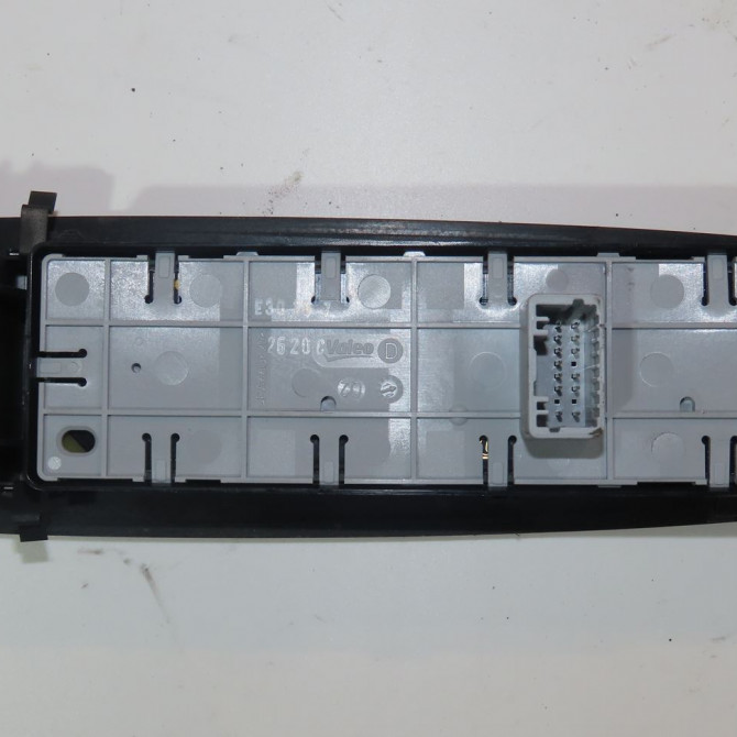 Commande lève-glace porte avant gauche occasion  Renault LATITUDE (L70_) 2.0 dci 150 (l70h) (2011)   809617391R  2