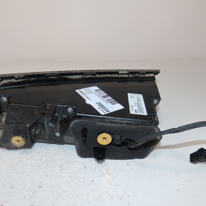 Feu arrière intérieur droit occasion  Peugeot 508 SW II (FC_, FJ_, F4_) 1.5 bluehdi 130 (2018)   9813508180  3