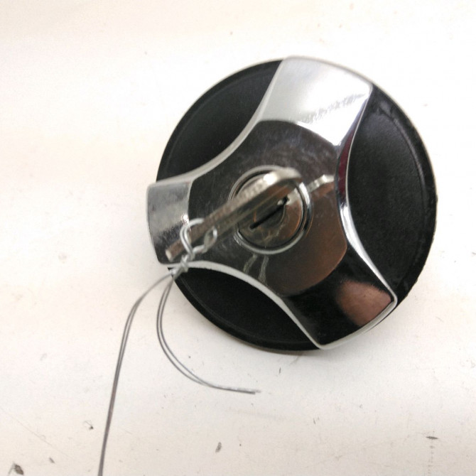 Bouchon reservoir a carburant occasion  Mercedes-benz CLASSE C Coupe Sport (CL203) C 200 cdi (203.707) (2003-2008)   220470060528  1