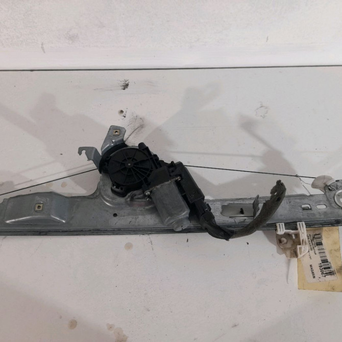 Mecanisme+moteur leve-glace avg occasion  Renault SCÉNIC II (JM0/1_) 1.6 16v (jm1r) (2005-2008)   8201010937  2