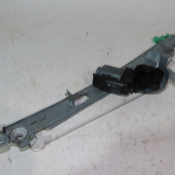 Mecanisme+moteur leve-glace avg occasion  Renault SCÉNIC II (JM0/1_) 1.5 dci (jm1e, jm16) (2005-2008) 5 portes   8201010937  1