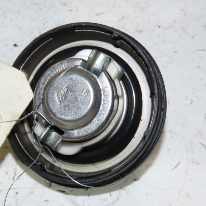 Bouchon reservoir a carburant occasion  Mercedes-benz CLASSE C Coupe Sport (CL203) C 200 cdi (203.707) (2003-2008)   220470060528  2