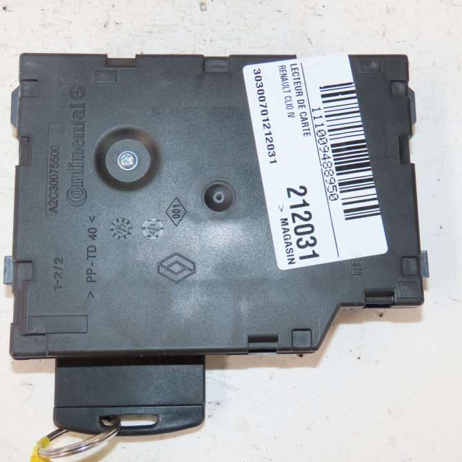 Lecteur de carte occasion  Renault CLIO IV (BH_) 0.9 tce 90 (2012) 5 portes   285901547R  3