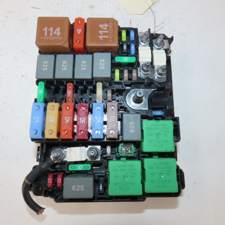 Boite a fusibles occasion  Peugeot PARTNER Camionnette/Monospace (K9) 1.5 bluehdi 100 (2019)   9804848580 