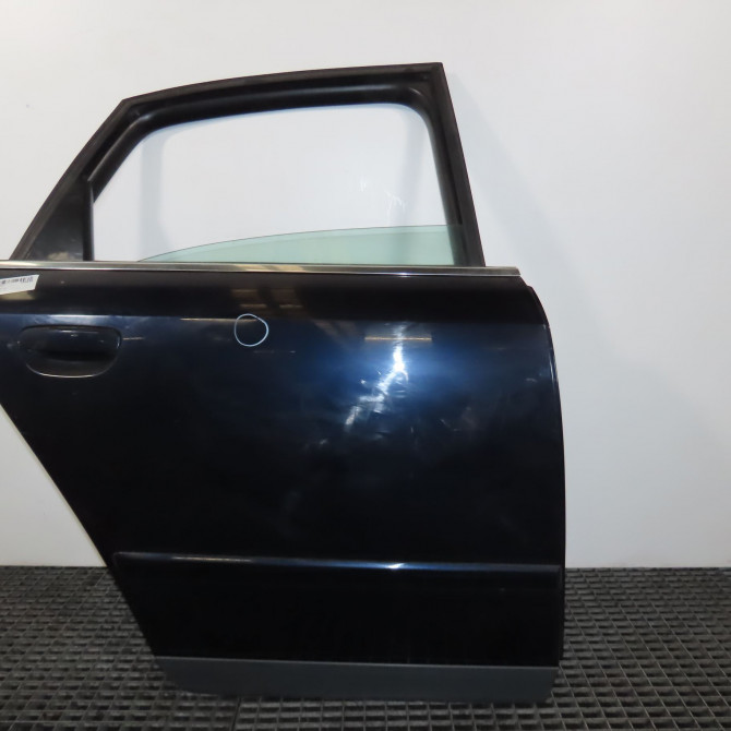 Porte arrière droite occasion  Audi A4 B6 (8E2) 2.5 tdi quattro (2000-2004)   8E0833052H  1