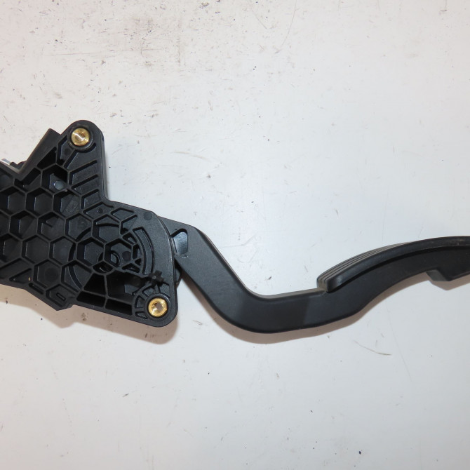 Pedale accelerateur occasion  Renault LAGUNA III (BT0/1) 1.5 dci (bt00, bt0a, bt0t, bt1j) (2007-2015) 5 portes   180050001R  3