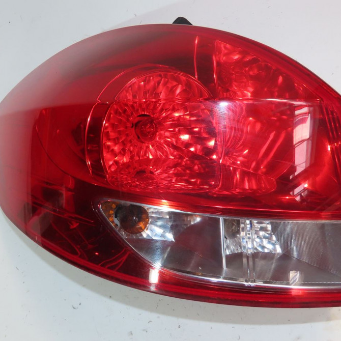 Feu arrière gauche occasion  Renault CLIO III Grandtour (KR0/1_) 1.5 dci (2010-2012)   8200586843  1