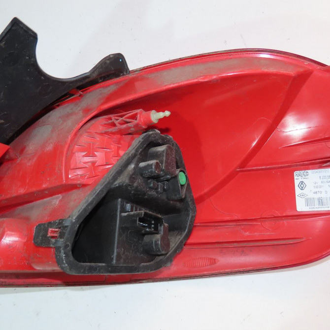 Feu arrière gauche occasion  Renault CLIO III Grandtour (KR0/1_) 1.5 dci (2010-2012)   8200586843  2