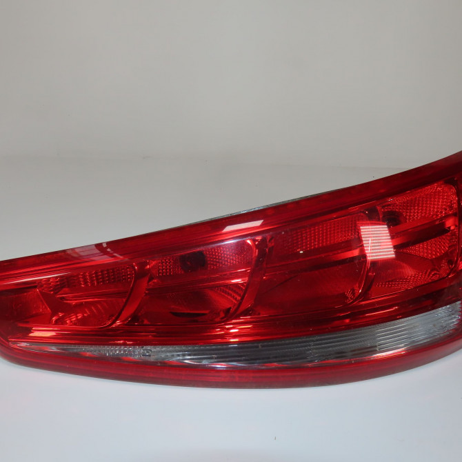 Feu arrière droit occasion  Audi Q3 (8UB, 8UG) 2.0 tdi quattro (2011-2018)   8U0945094  1