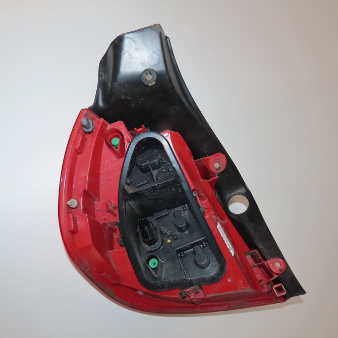 Feu arrière droit occasion  Renault CLIO III (BR0/1, CR0/1) 1.5 dci (2010-2014) 5 portes   8200886946  3