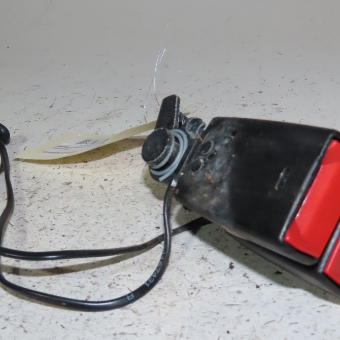 Ancrage ceinture arrière droit occasion  Peugeot 308 II (LB_, LP_, LW_, LH_, L3_) 1.6 hdi (2013-2021)   98063975XX  1