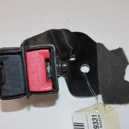 Ancrage ceinture arrière gauche occasion  Renault CLIO II (BB_, CB_) 1.4 16v (b/cb0p, bb13) (2000-2008) 5 portes   8200709888 