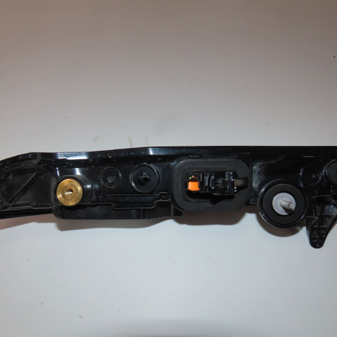 Feu arrière intérieur droit occasion  Citroën C4 III (BA_, BB_, BC_) 1.2 puretech 155 (bahnnb, bahnjd) (2021)   9831120580  2