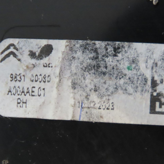 Feu arrière droit occasion  Citroën C4 III (BA_, BB_, BC_) 1.5 bluehdi 130 (bbyhzb) (2020)   9831100080  3