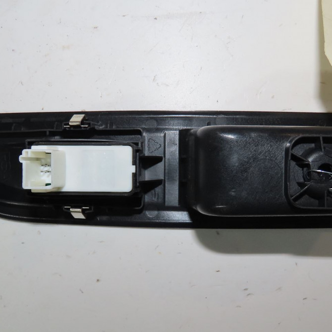 Commande leve-glace porte arrière gauche occasion  Citroën C4 III (BA_, BB_, BC_) 1.5 bluehdi 130 (bbyhzb) (2020)   98044803ZD  2