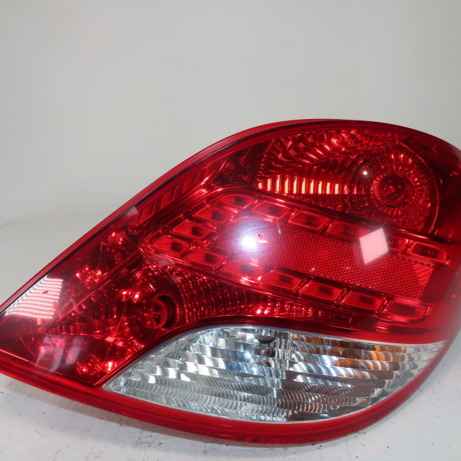 Feu arrière droit occasion  Peugeot 207/207+ (WA_, WC_) 1.4 (2006-2013) 5 portes   6351HQ  1
