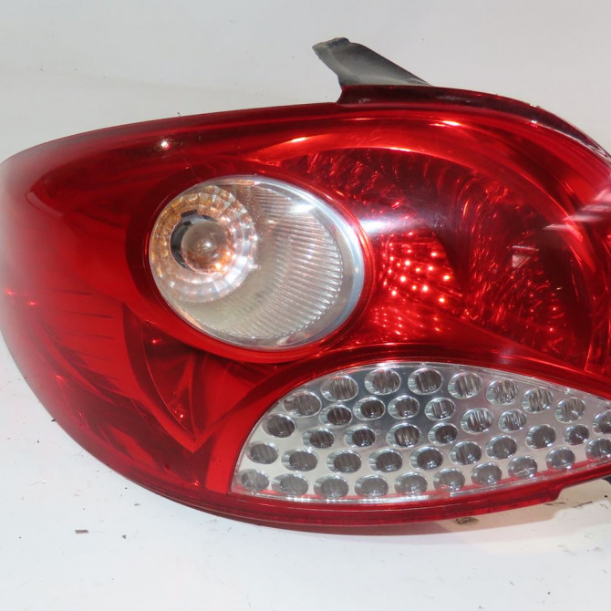 Feu arrière gauche occasion  Peugeot 206+ (2L_, 2M_) 1.1 (2009-2013)   6350GV  1
