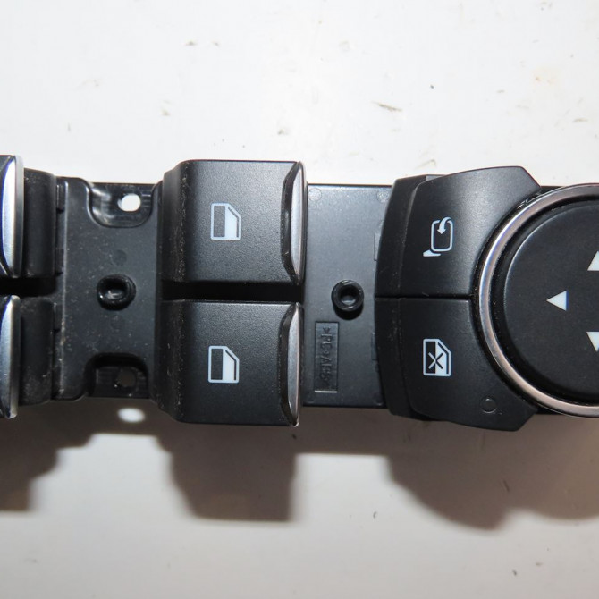 Commande lève-glace porte avant gauche occasion  Ford PUMA (J2K, CF7) 1.0 ecoboost (2019)   2485592  1