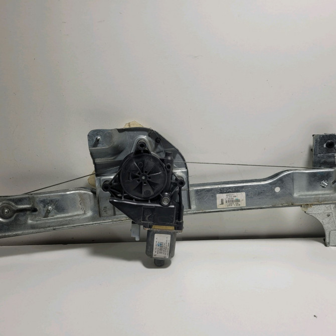 Mecanisme + moteur lève-glace avant droit occasion  Peugeot 208 I (CA_, CC_) 1.6 hdi (2012) 5 portes   9673154380  1