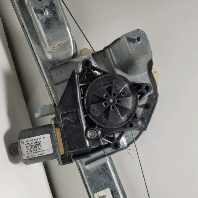 Mecanisme + moteur lève-glace avant droit occasion  Peugeot 208 I (CA_, CC_) 1.6 hdi (2012) 5 portes   9673154380  2