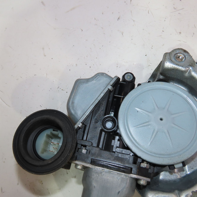 Mecanisme+moteur leve-glace avg occasion  Toyota LAND CRUISER PRADO (_J15_) 3.0 d-4d (kdj155_, kdj150_) (2009) 5 portes   6980260090  3