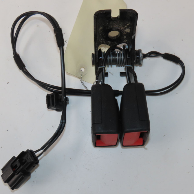 Ancrage ceinture arrière droit occasion  Ford PUMA (J2K, CF7) 1.0 ecoboost (2019)   2404519  1